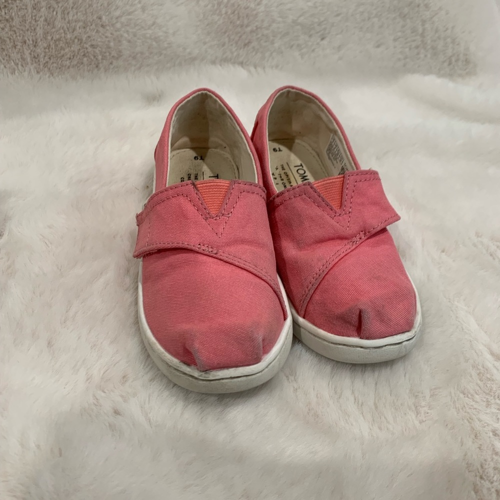 Girls Toms  size 9 bubblegum pink